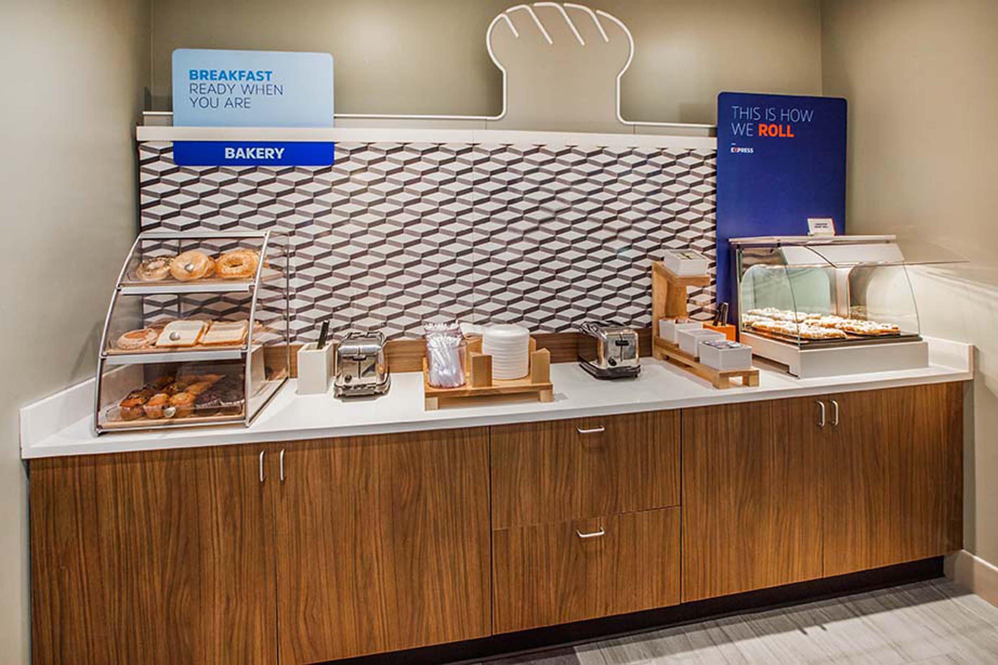 Holiday Inn Express San Diego South - National City By Ihg Exterior photo
