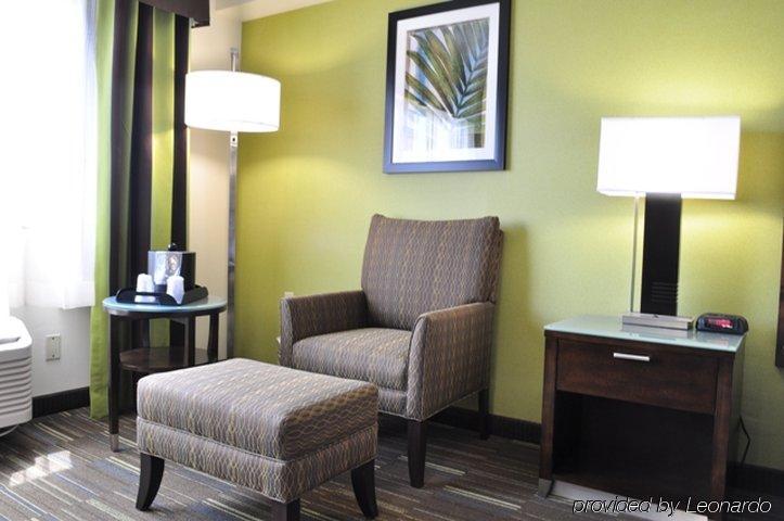 Holiday Inn Express San Diego South - National City By Ihg Room photo