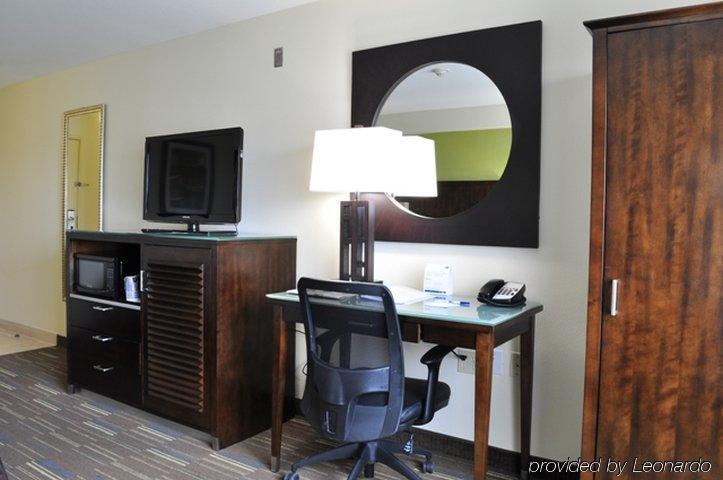 Holiday Inn Express San Diego South - National City By Ihg Room photo