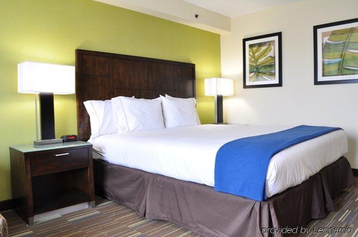 Holiday Inn Express San Diego South - National City By Ihg Room photo