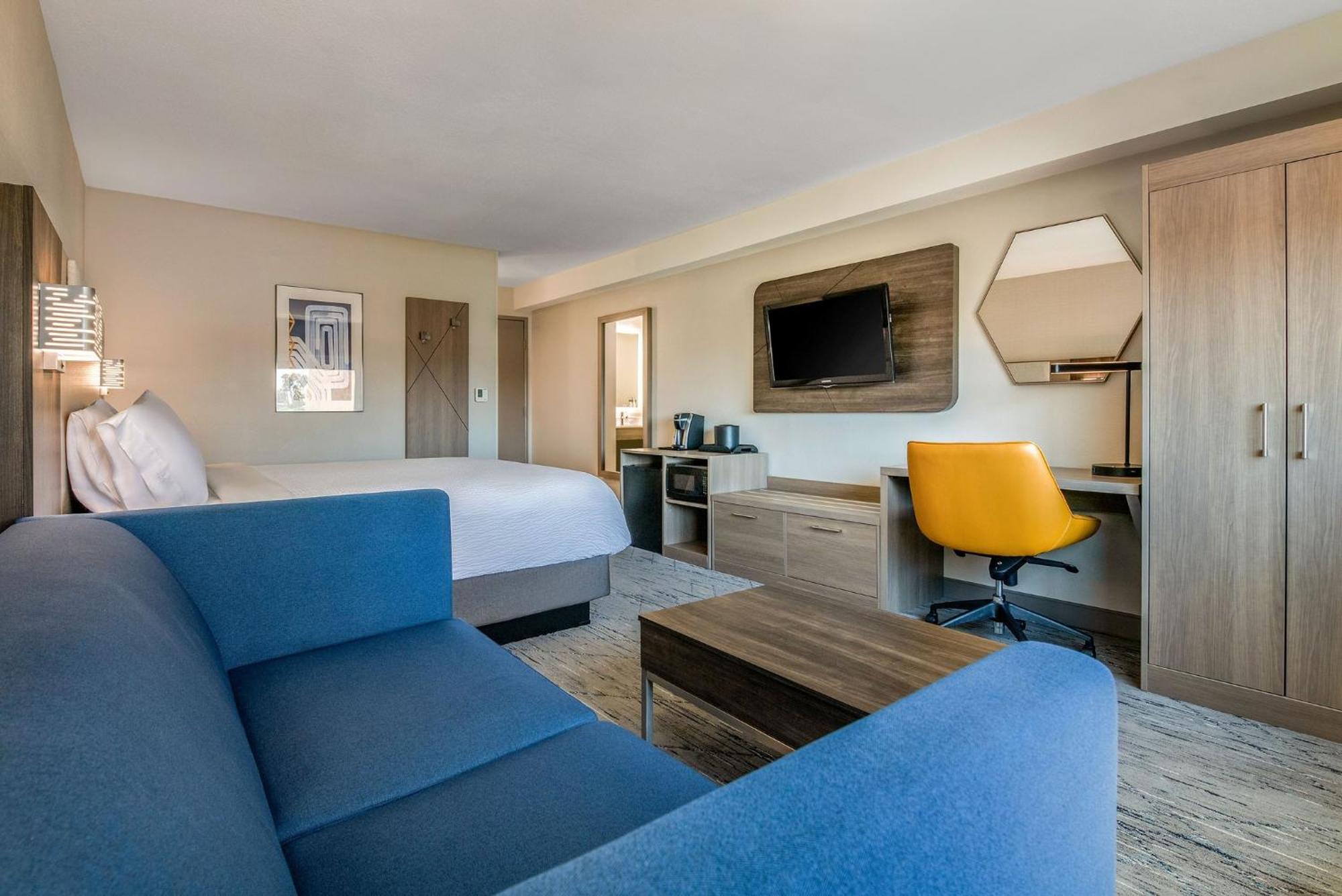 Holiday Inn Express San Diego South - National City By Ihg Exterior photo