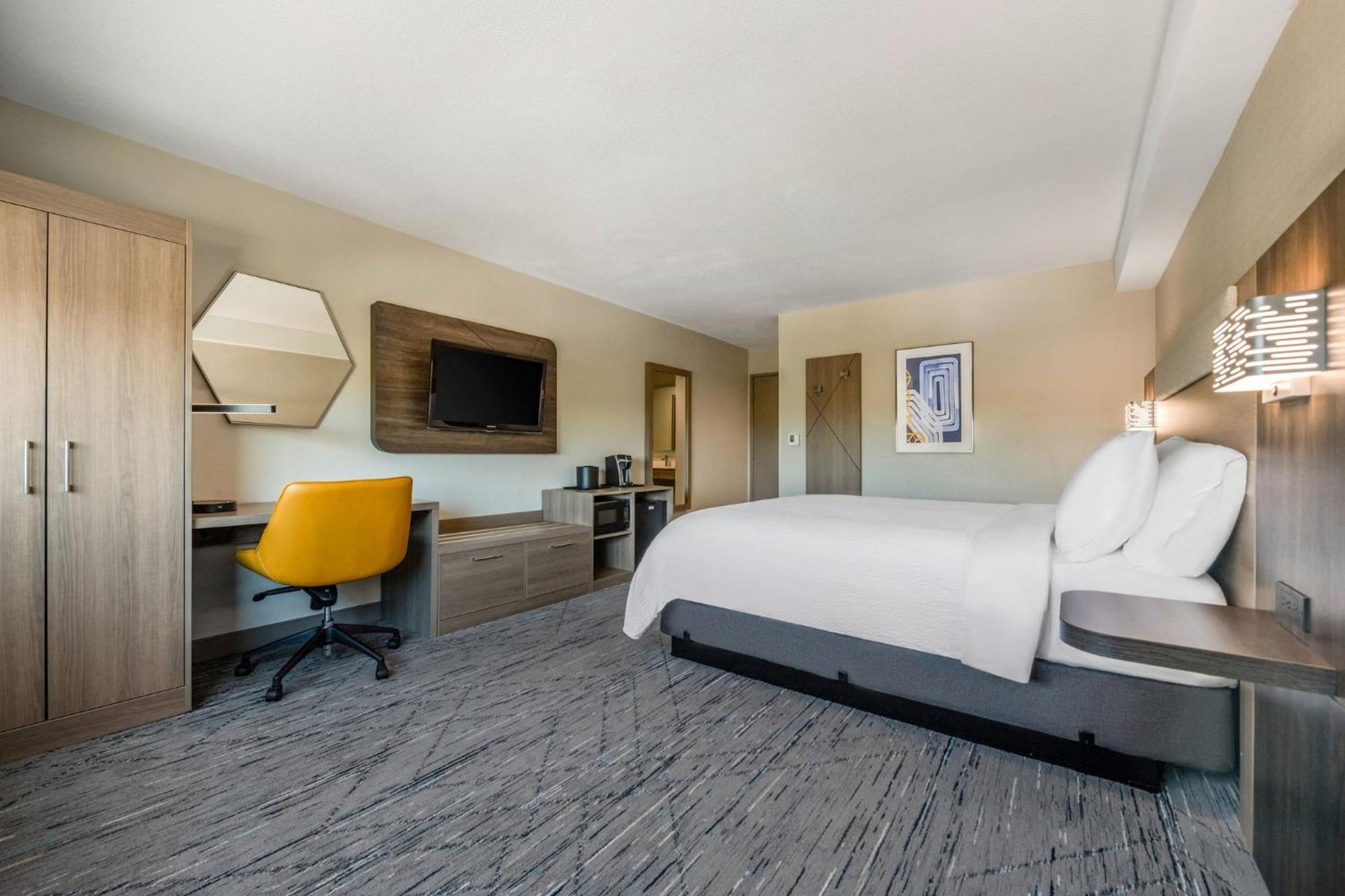 Holiday Inn Express San Diego South - National City By Ihg Exterior photo