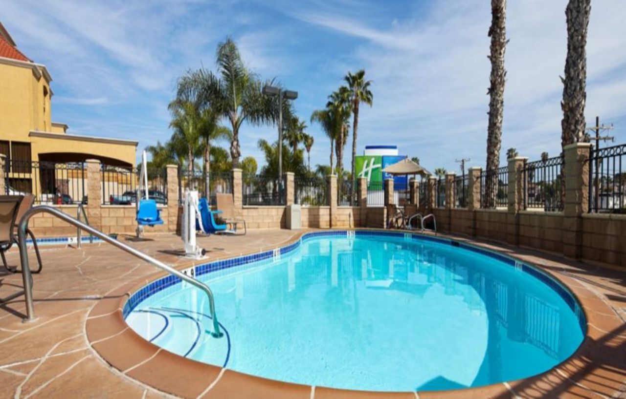 Holiday Inn Express San Diego South - National City By Ihg Exterior photo